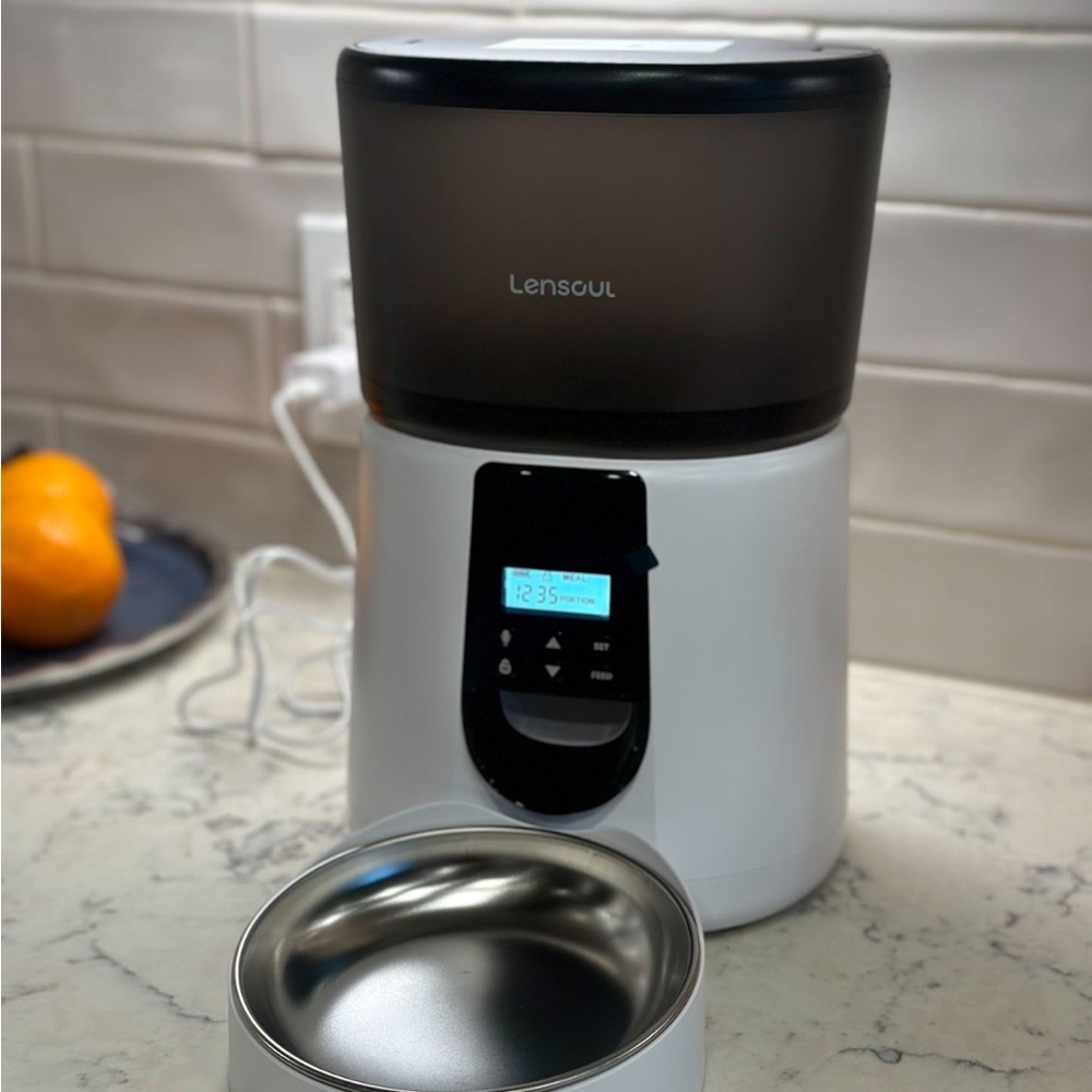 Automatic Pet Feeder - White and Black